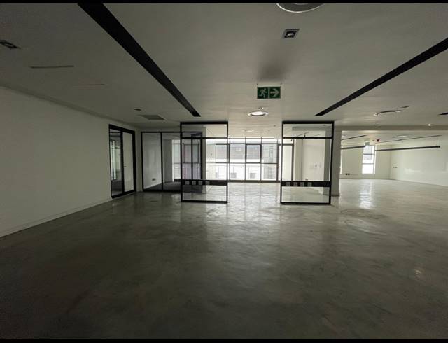 2,592M² OFFICE TO LET IN BRYANSTON